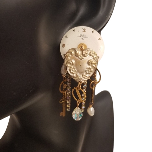 VINTAGE REPURPOSED WATCH FACE EARRINGS WITH ART NOUVEAU HEART & GOLDTONE CHARMS - Picture 3 of 7